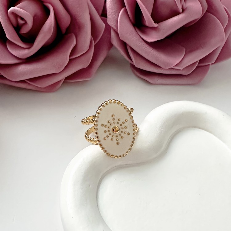 Biało-złoty pierścionek