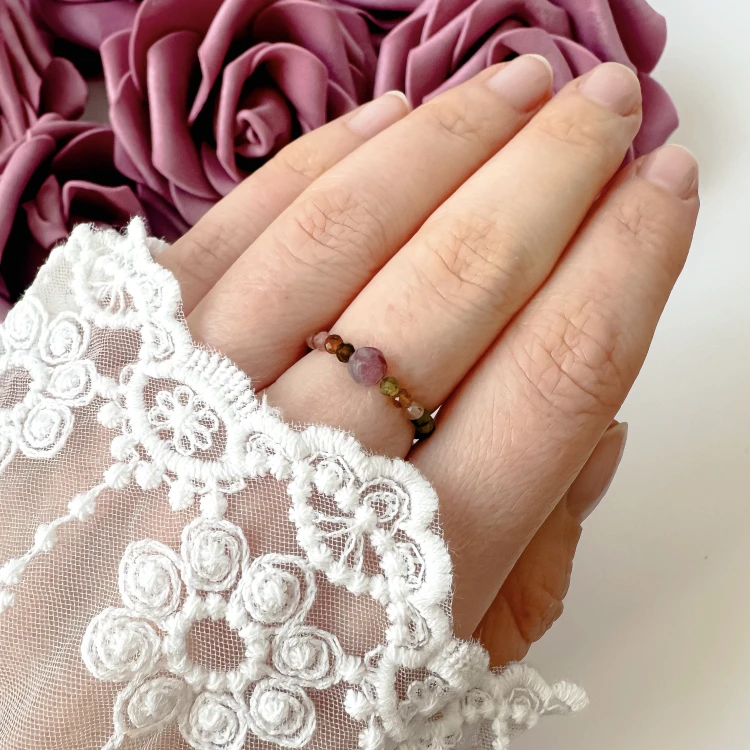 Pierścionek elastyczny z kamieni naturalnych kolorowy Turmalin kamień ochronny