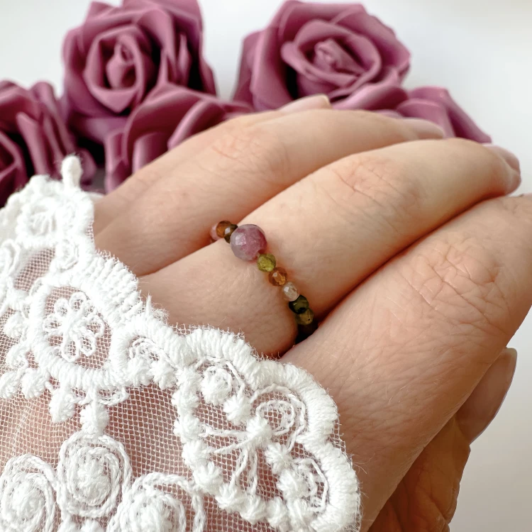 Pierścionek elastyczny z kamieni naturalnych kolorowy Turmalin kamień ochronny