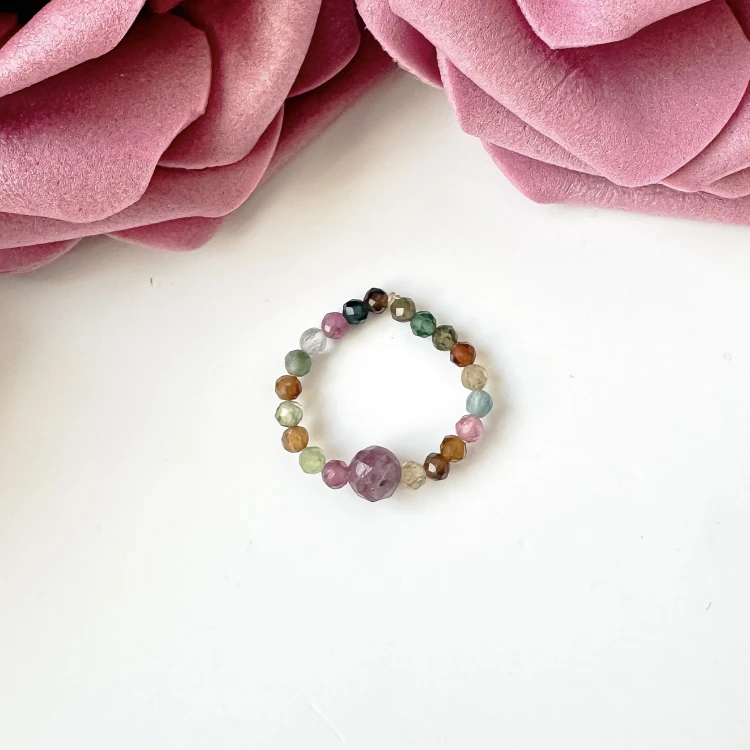 Pierścionek elastyczny z kamieni naturalnych kolorowy Turmalin kamień ochronny