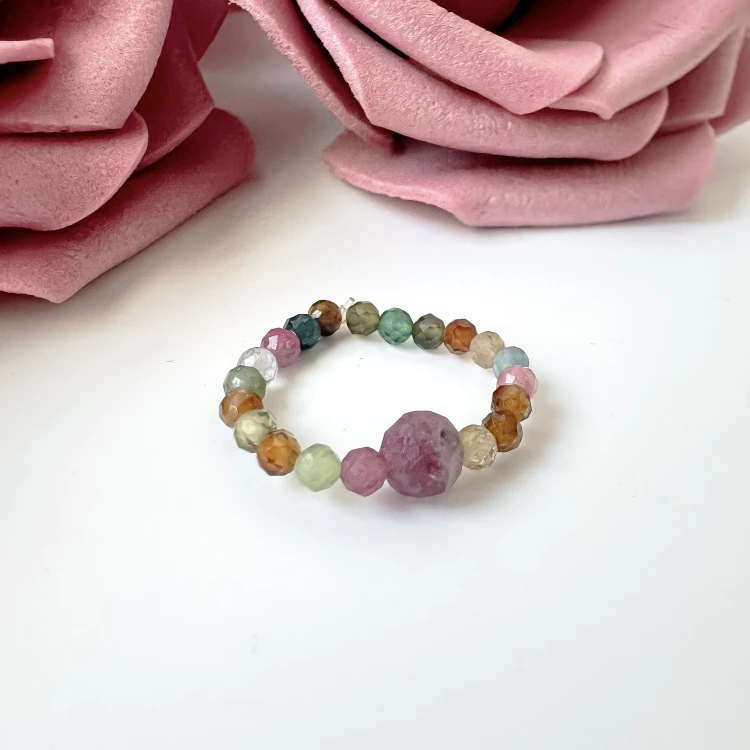 Pierścionek elastyczny z kamieni naturalnych kolorowy Turmalin kamień ochronny