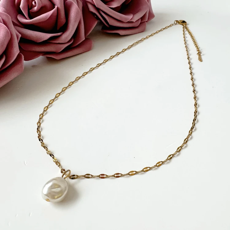 Złoty naszyjnik lip chain z perłą zawieszka przywieszka stal chirurgiczna