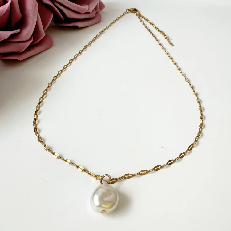 Złoty naszyjnik lip chain z perłą zawieszka przywieszka stal chirurgiczna