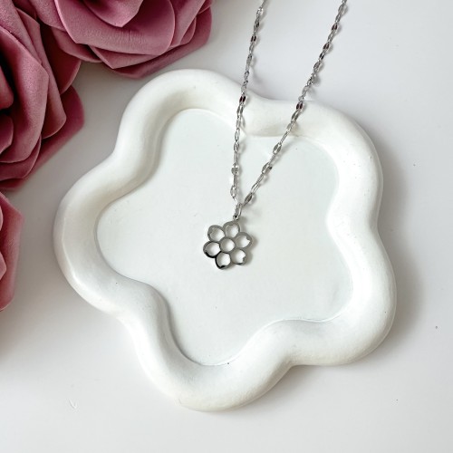 Srebrny naszyjnik z przywieszką zawieszka ażurowy kwiat ze stali chirurgicznej