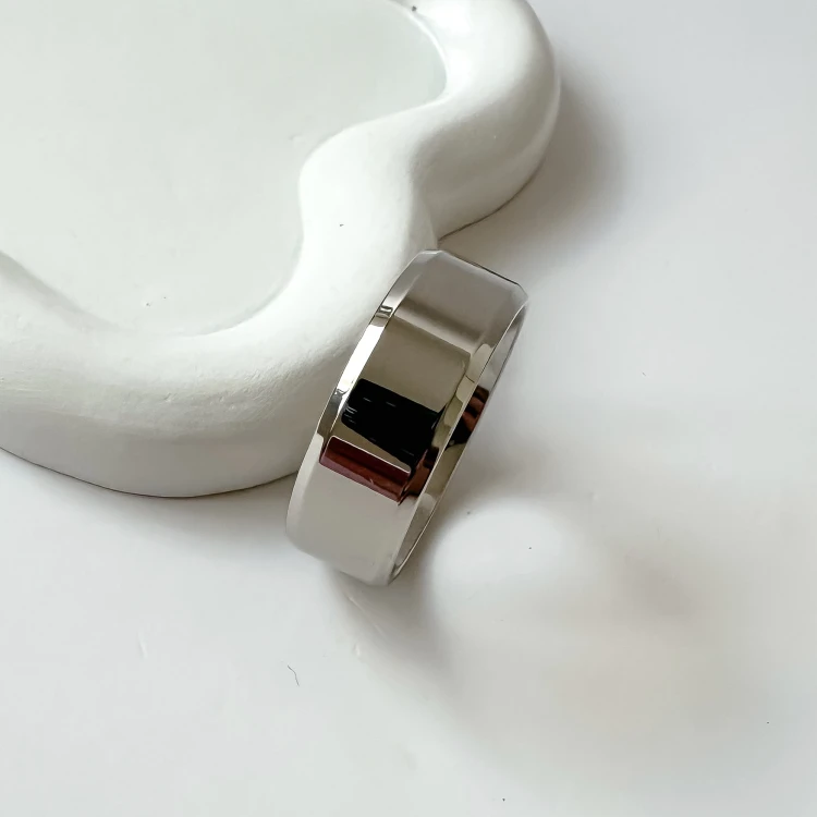 Srebrna szeroka obrączka męska frezowana 21 mm ze stali chirurgicznej