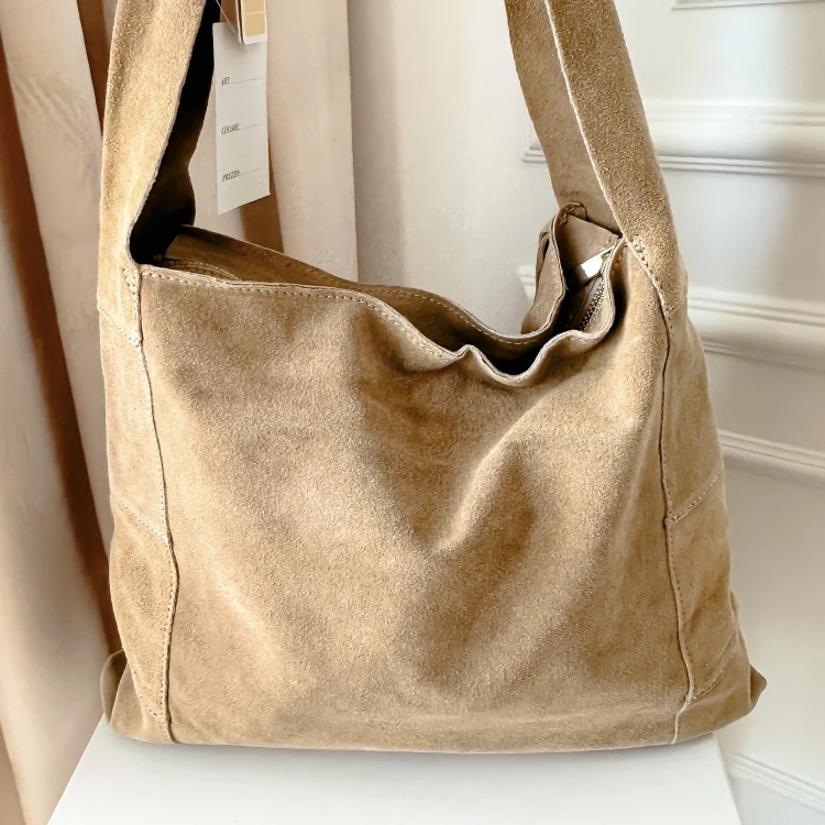 Duża torba damska worek z frędzlami Beige beżowa skórzana zamszowa Laura Biaggi
