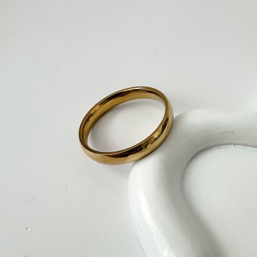 Złota klasyczna gładka obrączka męska 21 mm ze stali chirurgicznej