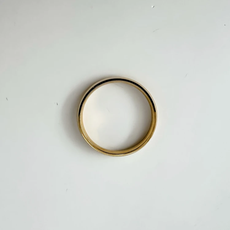 Złota klasyczna gładka obrączka męska 21 mm ze stali chirurgicznej